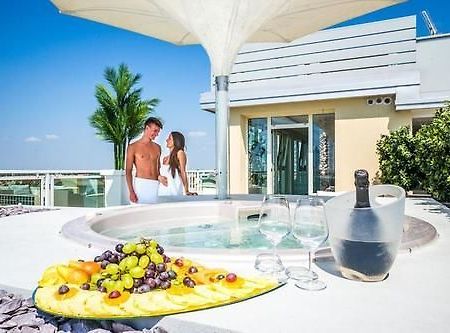 Hotel Colombo Lido di Jesolo Esterno foto