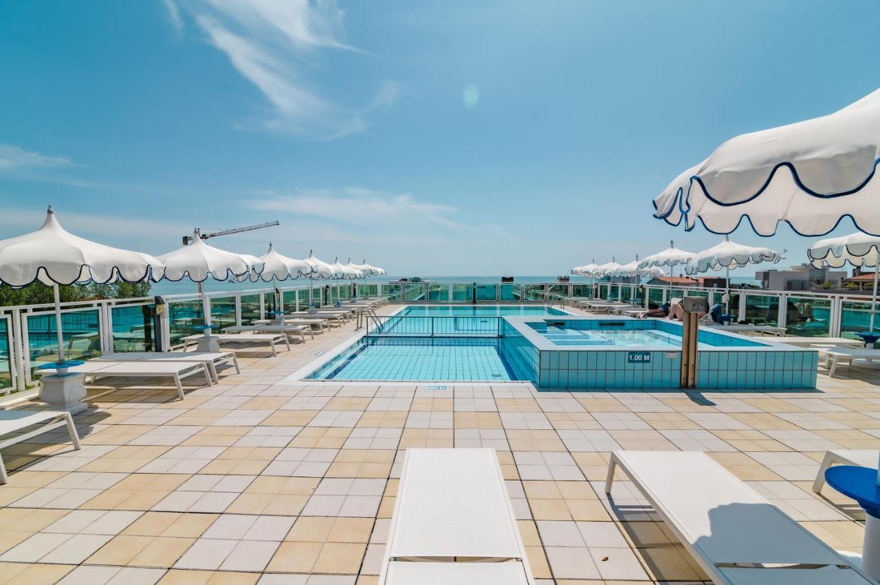 Hotel Colombo Lido di Jesolo Esterno foto