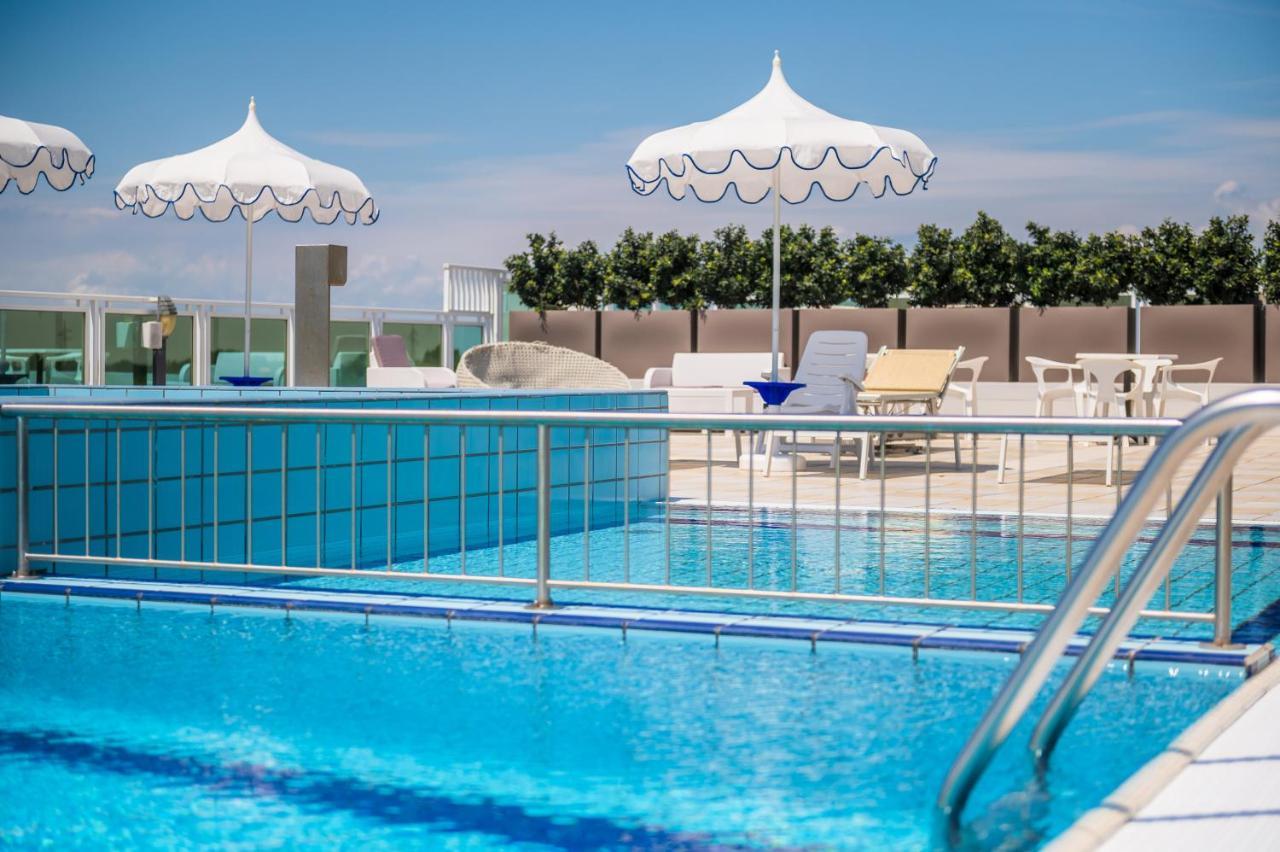 Hotel Colombo Lido di Jesolo Esterno foto