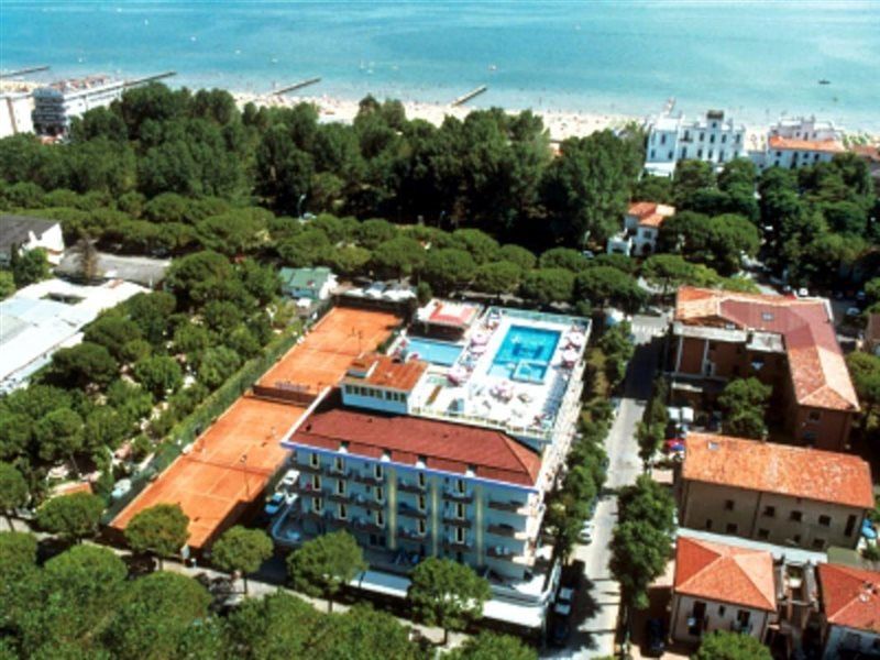 Hotel Colombo Lido di Jesolo Esterno foto