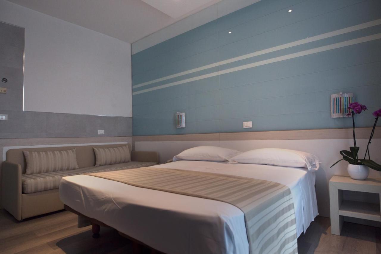 Hotel Colombo Lido di Jesolo Esterno foto