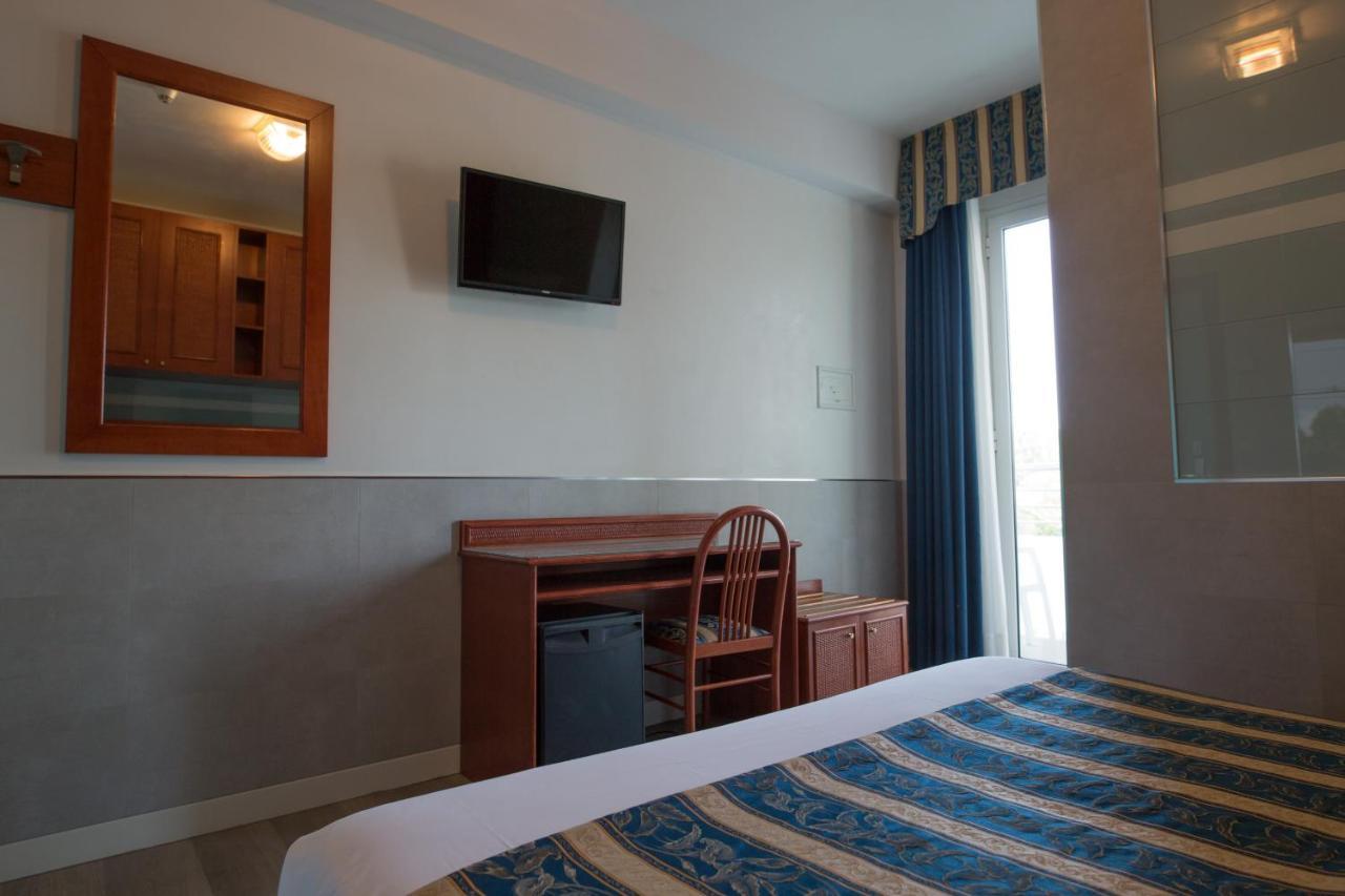 Hotel Colombo Lido di Jesolo Esterno foto