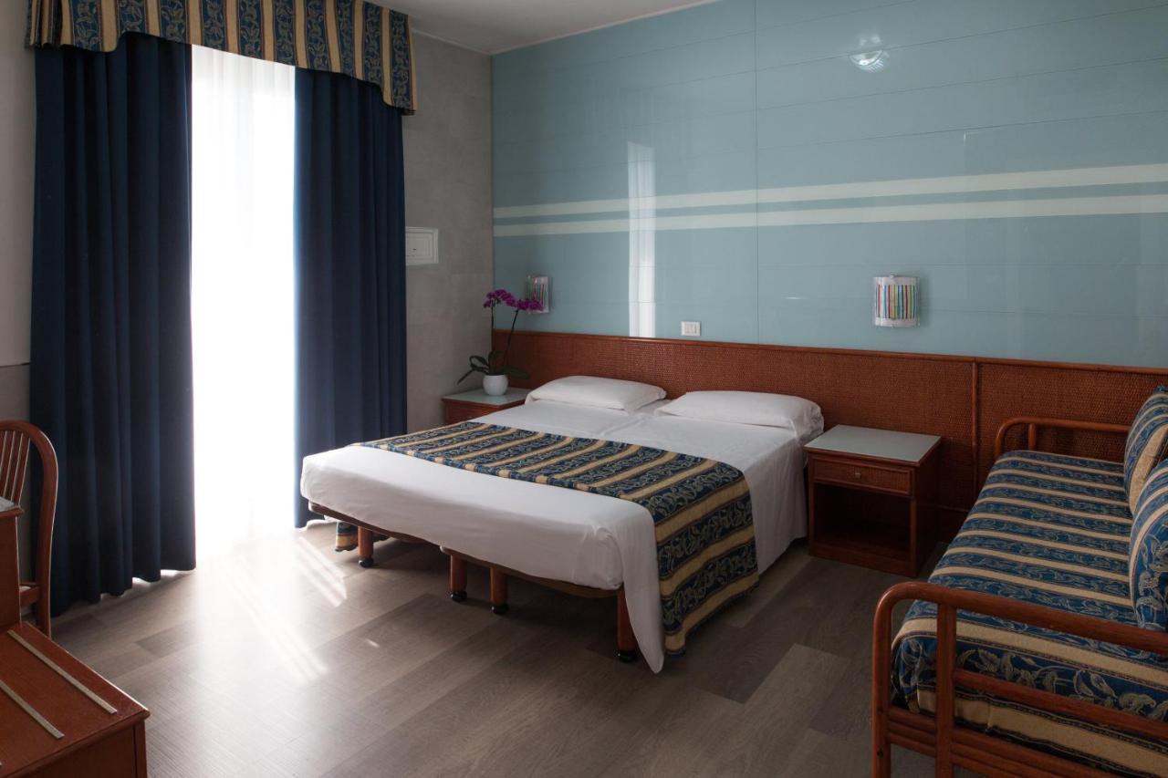 Hotel Colombo Lido di Jesolo Esterno foto