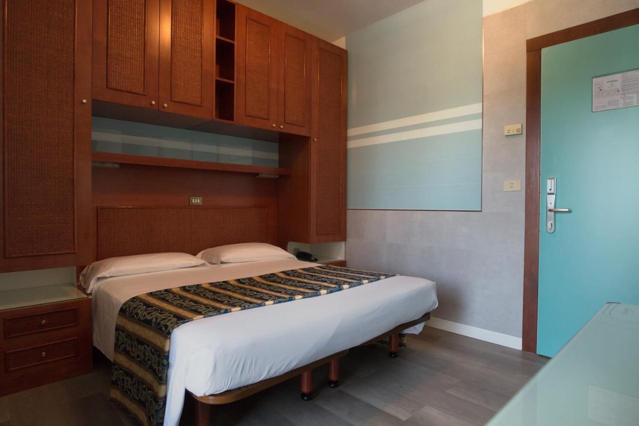 Hotel Colombo Lido di Jesolo Esterno foto